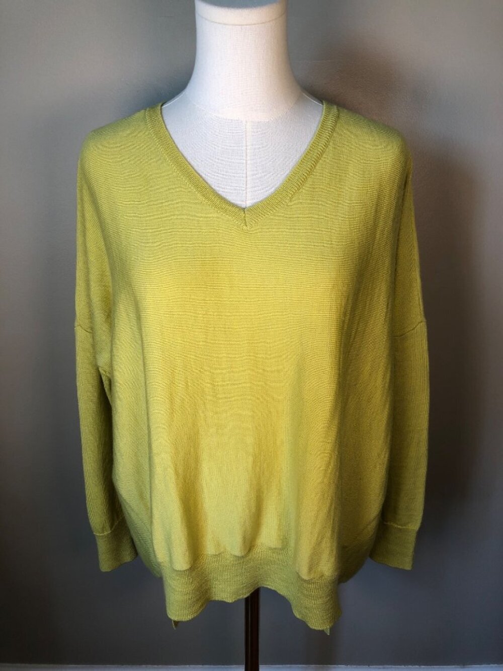 Eileen Fisher Italian Merino Wool V Neck Long Sleeve Light Lime Green Sweater S